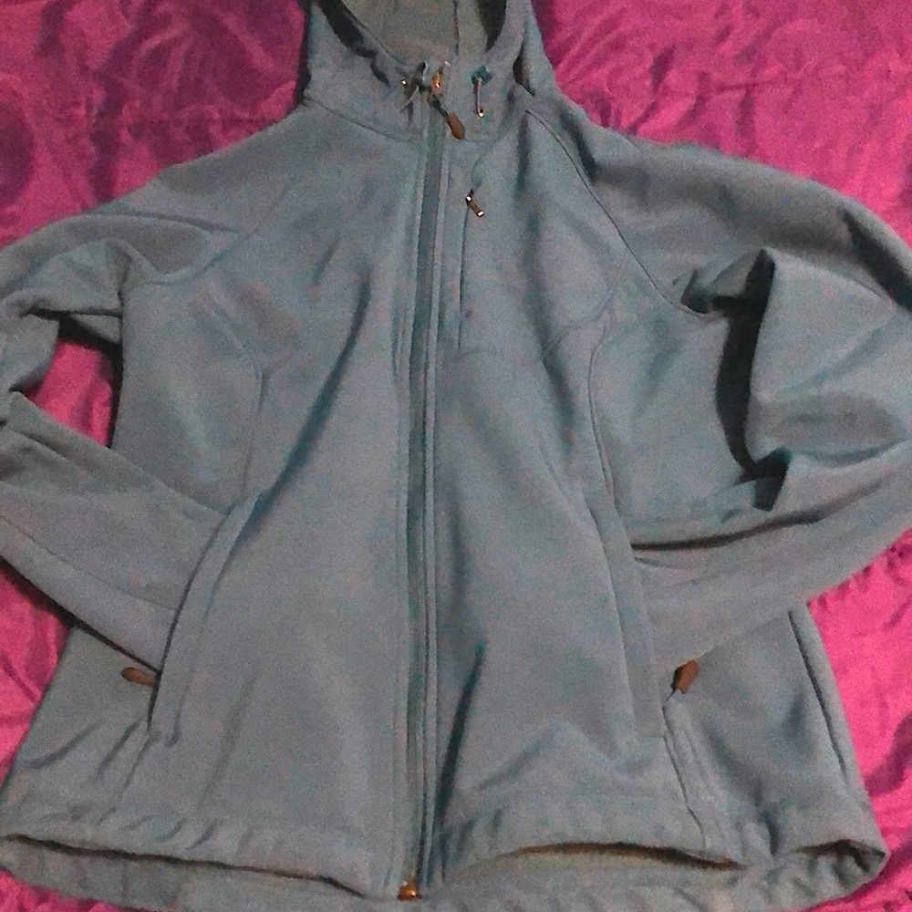 Selling for 20$ hasn’t been worn that Afton